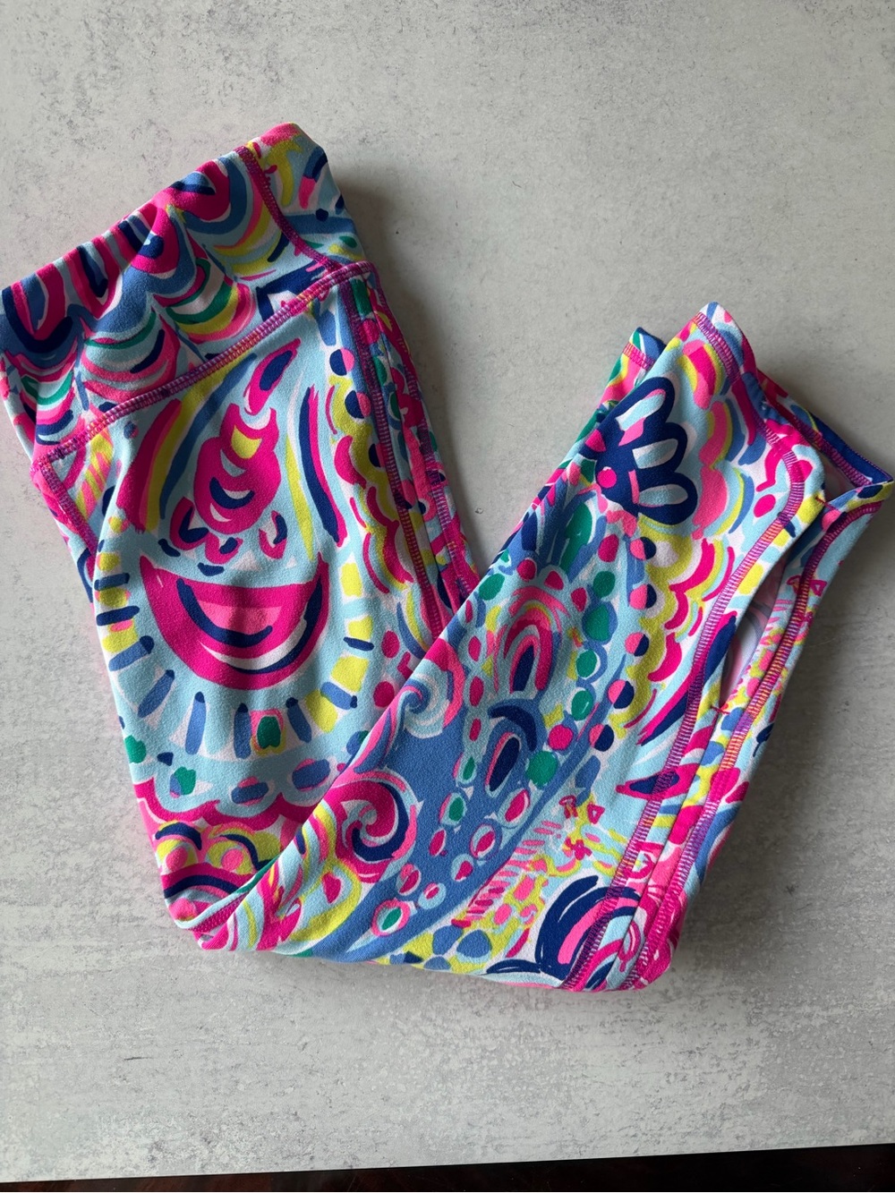 Lilly Pulitzer Luxletic Weekender Cropped Leggings XS Vibrant Pink Swirl Paisley